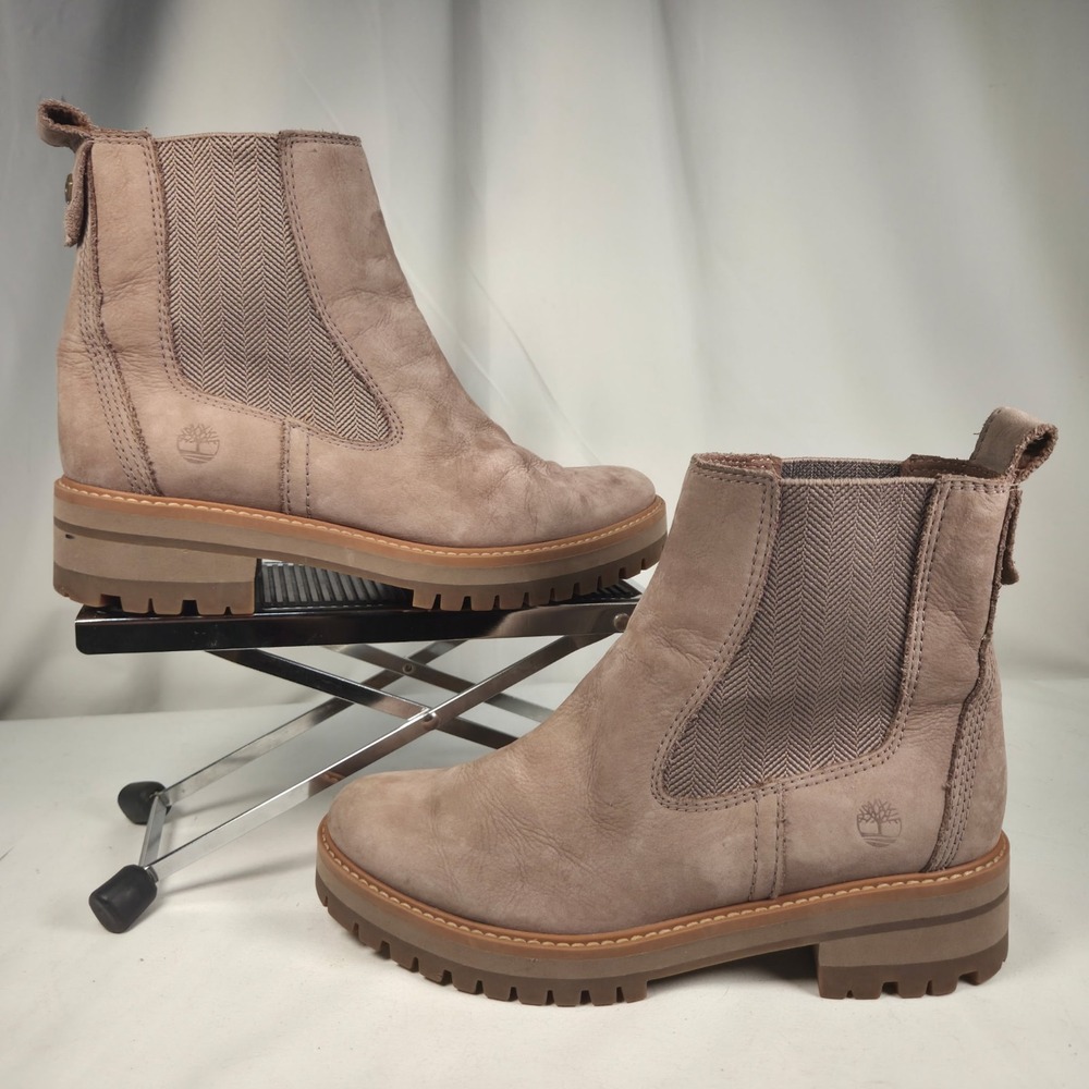 Timberland Courmayeur Valley Chelsea Boots in Taupe Nubuck Leather Women's 9